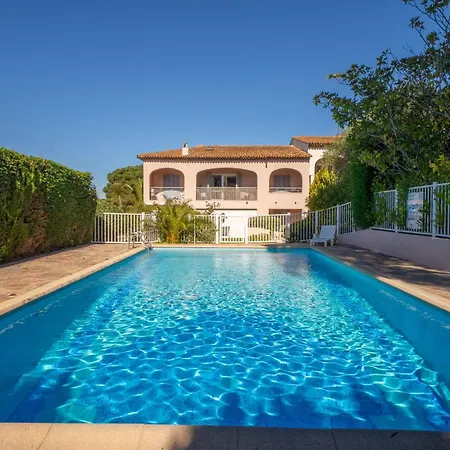 6p In A Citadelle With Pool - Апартаменты